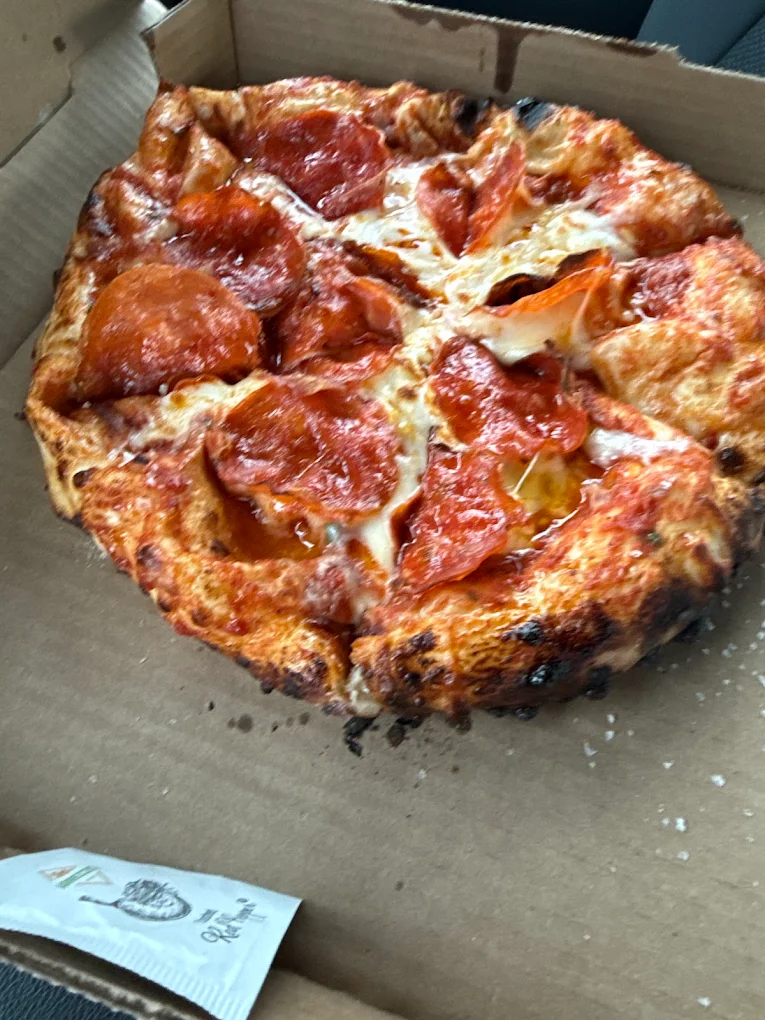 Fahrenheit 851 pizza